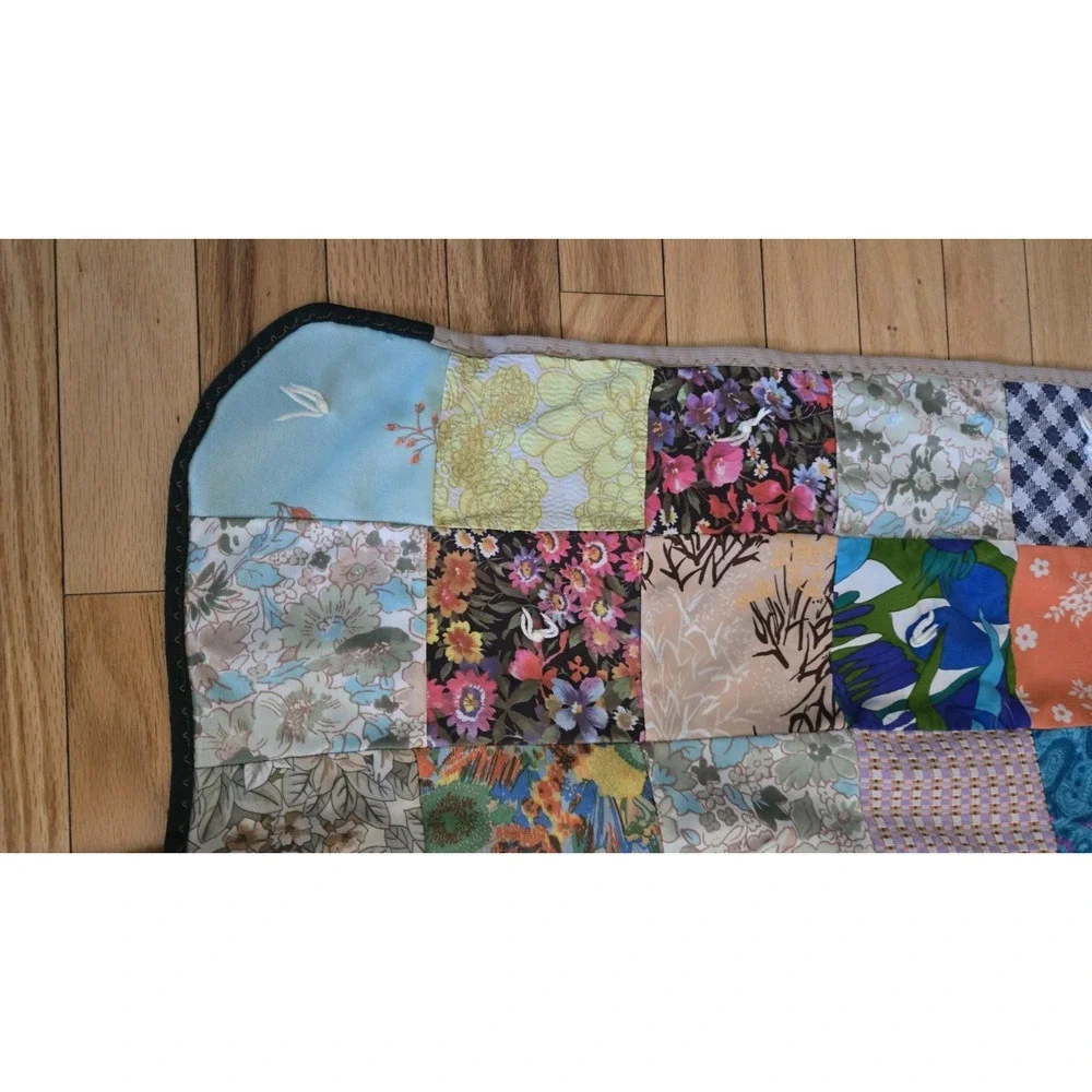 Vintage 50s Handmade and Hand Stitched Feed Sack Floral FLOWERS Quilt THROW TWIN